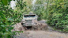 Zkouky obrnného vozidla TITUS v areálu kopivnické spolenosti Tatra Trucks