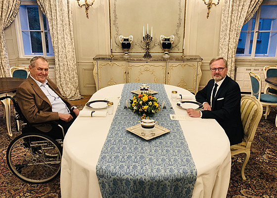 Prezident Milo Zeman a premiér Petr Fiala na pravidelném setkání v Lánech....