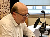 Herec a dabér Jan Vondráček namlouvá hlášení do vozů MHD v Praze. (24. října...