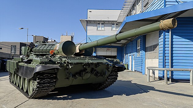Zadn pohled na modernizovan tank T-72 M1 Tomᚓ s v zafixovanou v zadn...