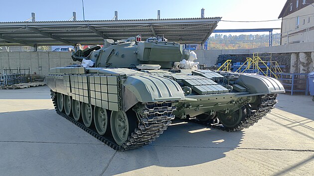Ve ternberku se pipravuje k odjezdu tank Tom, na kter se ei sloili v spn kampani Drek pro Putina. Jde o modernizovanou verzi T-72 M1.