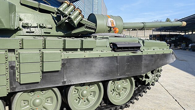 Ve ternberku se pipravuje k odjezdu tank Tom, na kter se ei sloili v spn kampani Drek pro Putina. Jde o modernizovanou verzi T-72 M1.