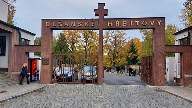 Hlavn brna Olanskch hbitov v Praze.