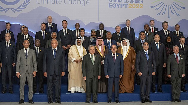 astnci klimatick konference COP27 v Egypt. esk premir Petr Fiala nahoe vpravo (7. listopadu 2022)