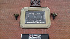 Pamtní deska na Old Trafford v Manchesteru, která pipomíná mnichovskou...