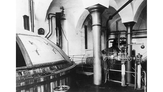 Pardubick pivovar byl zaloen v roce 1871 a prvn pivo se zde zaalo vait 8. dubna 1872, minul rok tedy slavil 150. vro od zaloen. Pedtm, ne vtinov podl koupil Staropramen, vail kolem 80 tisc hektolitr piva ron a plnoval do deseti let produkci zdvojnsobit.