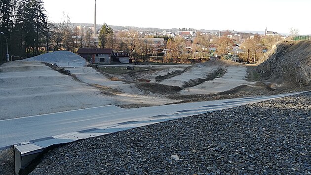 Jako první vyrostl v opuštěném lomu v Zábřehu bikepark, který okamžitě nalákal řadu mladých bikerů.