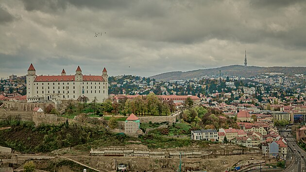 Součástí panoramatického snímku z věže UFO je například i Bratislavský hrad nebo televizní vysílač Kamzík.