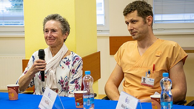 Pacientka Jenovefa Kstkov a jej oetujc lka Juraj ura.