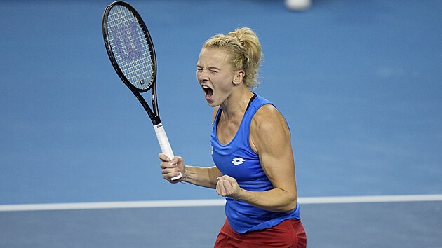 Kateřina Siniaková slaví postup do semifinále Billie Jean King Cupu ve skotském Glasgow.