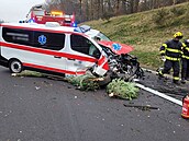 Dopravní nehoda na dálnici D6 u sjezdu na Nové Sedlo na Sokolovsku. (28.... Dopravní nehoda na dálnici D6 u sjezdu na Nové Sedlo na Sokolovsku. (28....