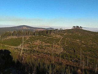 Kníecí stolec stojí na okraji vojenského výcvikového prostoru Boletice.