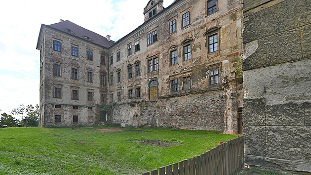Z&aacute;mek Jezeř&iacute;