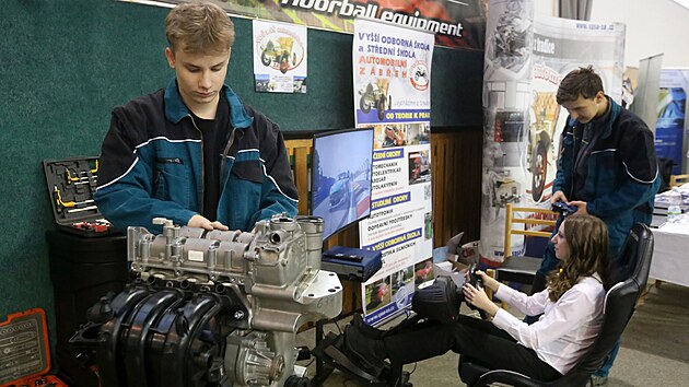 Na výstavě škol Scholaris jsou k vidění mimo jiné praktické ukázky výuky vyšší odborné a střední školy automobilní.