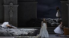 Scéna z Dvoákovy Rusalky v dráanské Semperov opee