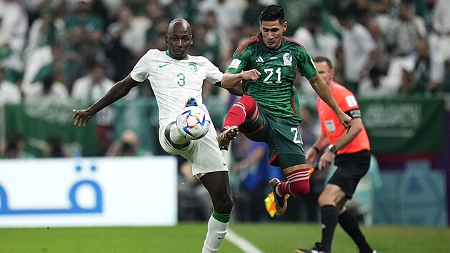 Abdalláh Madú ze Saudské Arábie v souboji s Urielem Antunou z Mexika. Abdalláh Madú ze Saudské Arábie v souboji s Urielem Antunou z Mexika.
