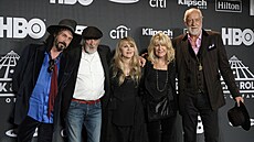 Skupina Fleetwood Mac. Zleva Mike Campbell, John McVie, Stevie Nicks, Christine...