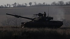Ukrajinský tank bhem boj na jiním Donbase (29. listopadu 2022)
