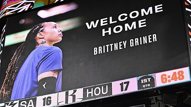 8. prosinec 2022: NBA vt zptky ve Spojench sttech osvobozenou Brittney Grinerovou.