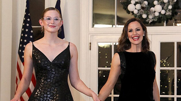 Jennifer Garnerov&aacute; a jej&iacute; dcera Violet Affleckov&aacute; (Washington, 1. prosince 2022)