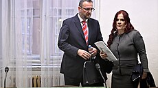 Jana Neasová a Petr Neas pichází k pelíení u Obvodního soudu pro Prahu 1 v...