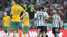 Fotbalisté Argentiny se radují z výhry nad Austrálií a postupu do tvrtfinále...