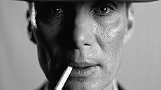 Cillian Murphy jako Robert Oppenheimer v nejnovjím snímku Christophera Nolana.