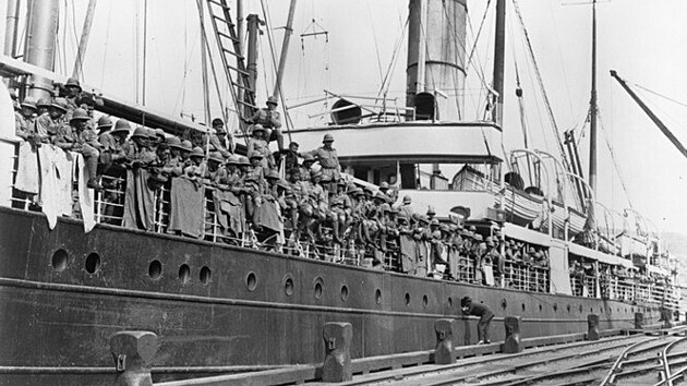 SS Warrimoo pi nakldn Novozlandskho (Maorskho) enijnho praporu