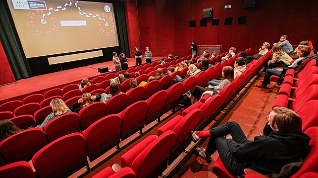 Diskuze s divky v kin Atlas po projekci dokumentrnho filmu. (30. 3. 2022)