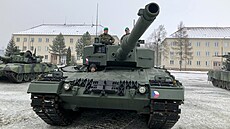 Vojáci v Páslavicích pevzali první tank Leopard 2A4, které esko získalo...