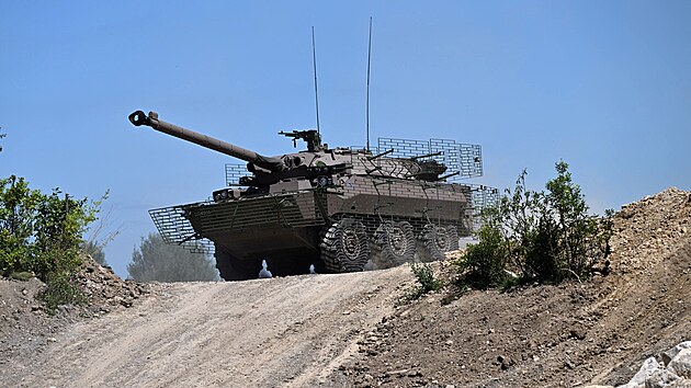 Francouzsk bojov vozidlo AMX 10-RC na vojenskm veletrhu nedaleko Pae (12. ervna 2022)