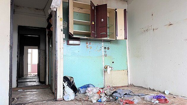 Takto to vypad&aacute; uvnitř panel&aacute;ku v M&iacute;rov&eacute; ulici v Kl&aacute;&scaron;terci nad Ohř&iacute;. (4. ledna 2023)