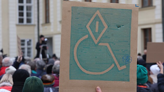 Akce Milionu chvilek pro demokracii Dotáhneme změnu - demokrat na Hrad se koná na druhém nádvoří Pražského hradu.