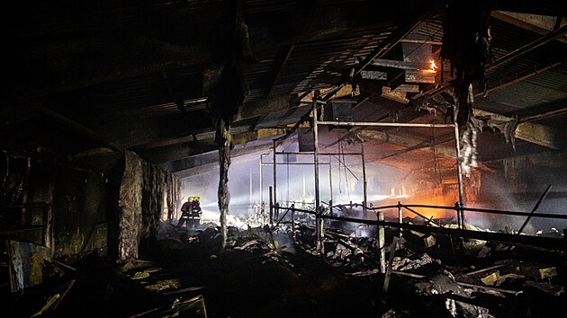 Požár kravína u Zlaté Olešnice na Trutnovsku. (5. 1. 2023)