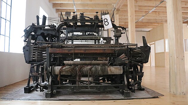 Skončila rekonstrukce nejcennějších částí vyhořelé textilky Karnola v Krnově. Na jaře bude následovat obnova textilních strojů a pokračuje i oprava vzorníků. Následně chce město památku zpřístupnit veřejnosti.