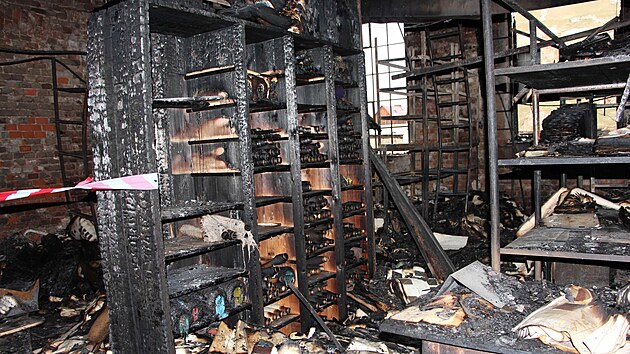 Skončila rekonstrukce nejcennějších částí vyhořelé textilky Karnola v Krnově. Na jaře bude následovat obnova textilních strojů a pokračuje i oprava vzorníků. Poté chce město památku zpřístupnit veřejnosti.