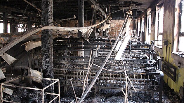 Skončila rekonstrukce nejcennějších částí vyhořelé textilky Karnola v Krnově. Na jaře bude následovat obnova textilních strojů a pokračuje i oprava vzorníků. Poté chce město památku zpřístupnit veřejnosti.