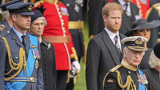 Princ William, princ Harry a krl Karel III. (Londn, 19. z 2022)