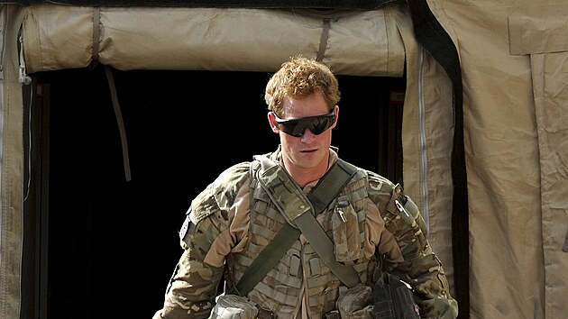 Princ Harry na vojensk zkladn Camp Bastion v Afghnistnu (31. jna 2012)