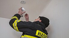 Hlásiče požáru zvyšují bezpečnost domácností. Hlásiče požáru zvyšují bezpečnost domácností.