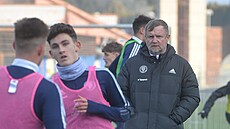 Nový trenér fotbalového Zlína Pavel Vrba sleduje trénink svých svenc