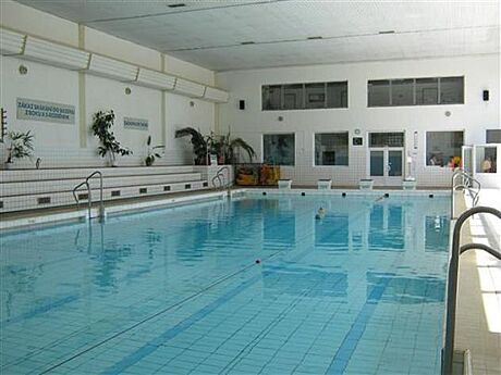 eská Ves se rozhodla opravit svj krytý bazén, který je jediným v Jeseníkách. Investovat chce kolem 50 milion.