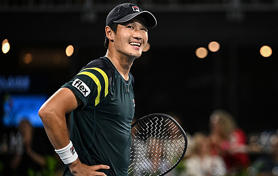 Korejský tenista Kwon Sun-u slaví zisk titulu na turnaji v Adelaide.