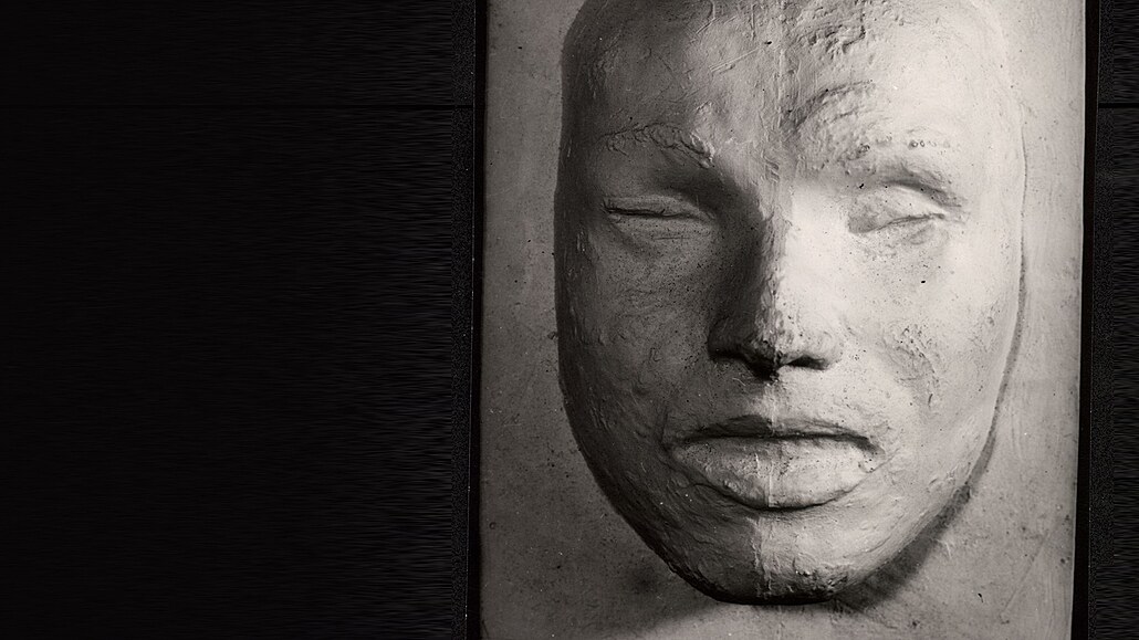 Posmrtná maska studenta Jana Palacha od akademického sochae Antonína Chromka z...
