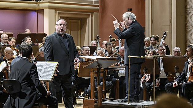 Barytonista Matthias Goerne, dirigent Manfred Honeck a esk filharmonie na koncert v Rudolfinu