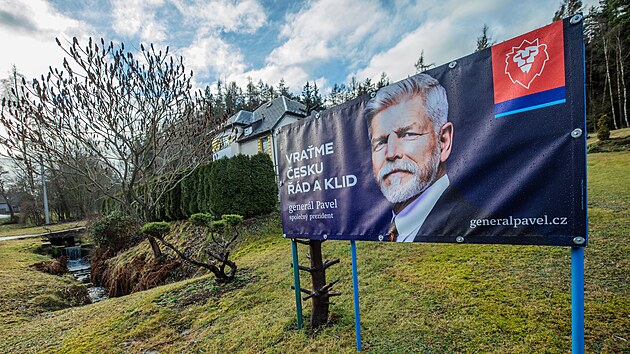 V obci Česká Čermná na Náchodsku, kde Petr Pavel chalupaří, svému kandidátovi na prezidenta fandili.
