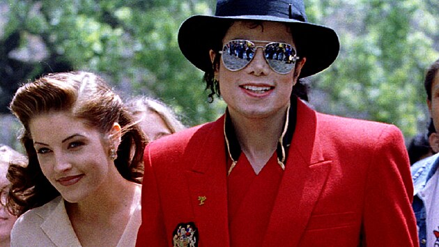 Lisa Marie Presleyov a Michael Jackson (Santa Ynez, 18. dubna 1995)