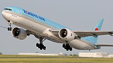 Boeing 777-300 spolenosti Korean Air  (21. záí 2013)