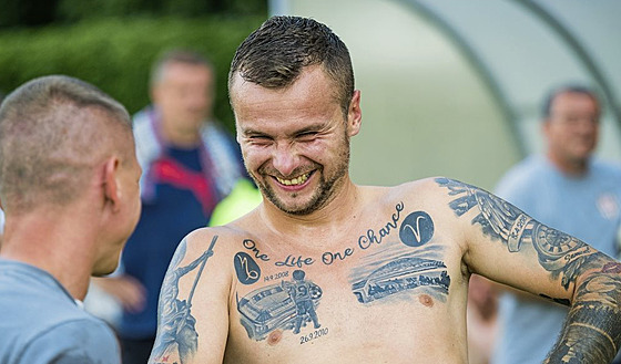 Martin Jindráek, bývalý ligový fotbalista, má tlo poseté nápaditým tetováním.