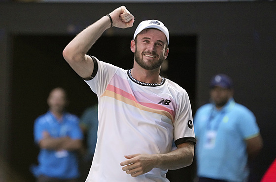 Amerian Tommy Paul slaví postup do semifinále Australian Open.